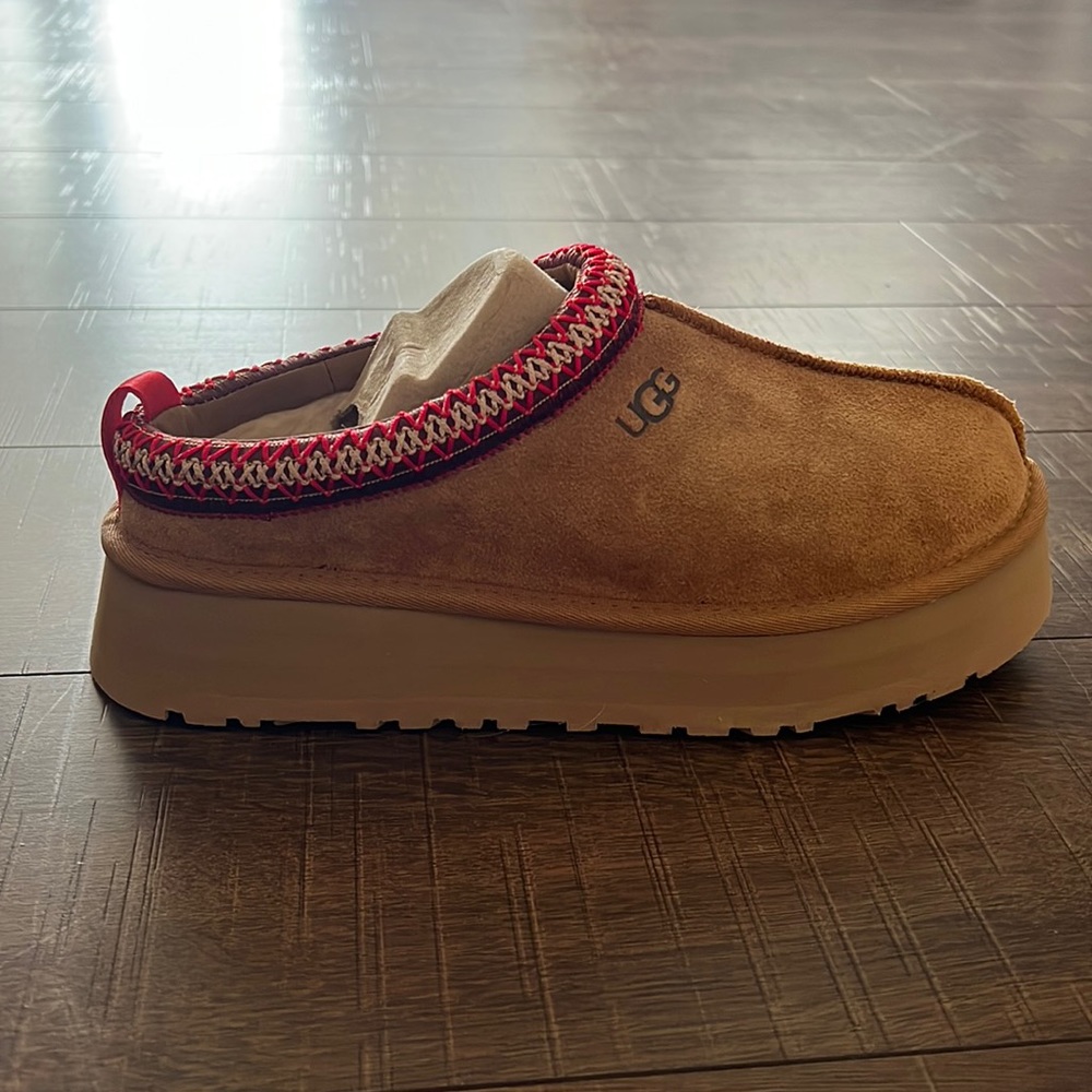 Tazz platform ugh slippers, size 9, brand new never worn